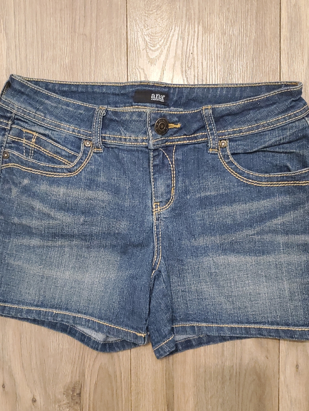 a.n.a Medium Blue Denim Women’s Jean Shorts